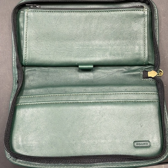 RARE Green Vintage Coach Zip Around Wallet Excellent Condition - Picture 7 of 16